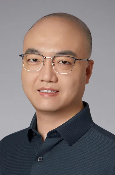 Portrait of Ray Han